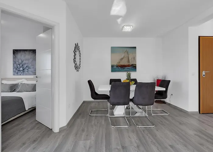Sea View Apartments Dammi With Free Parking